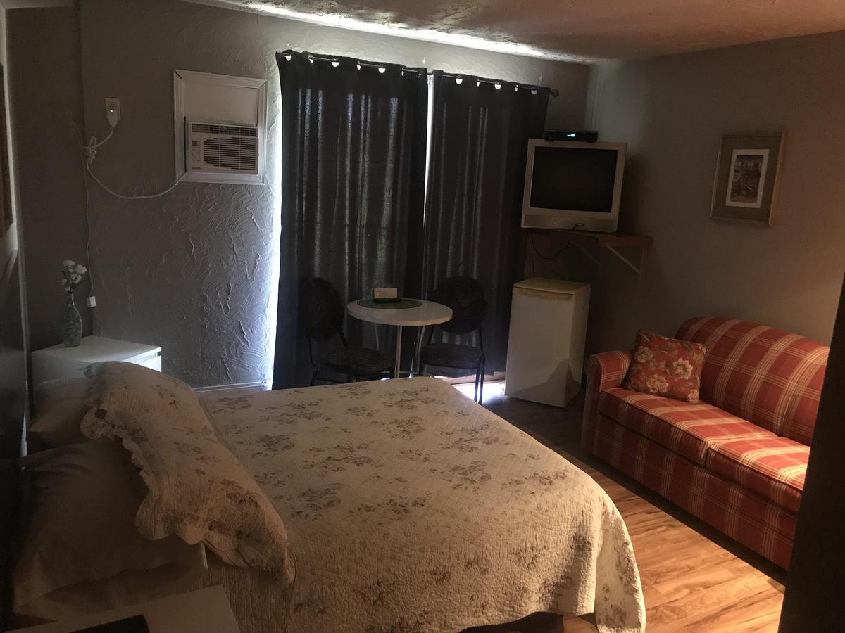 טרבון Motel La Siesta De Gascon מראה חיצוני תמונה