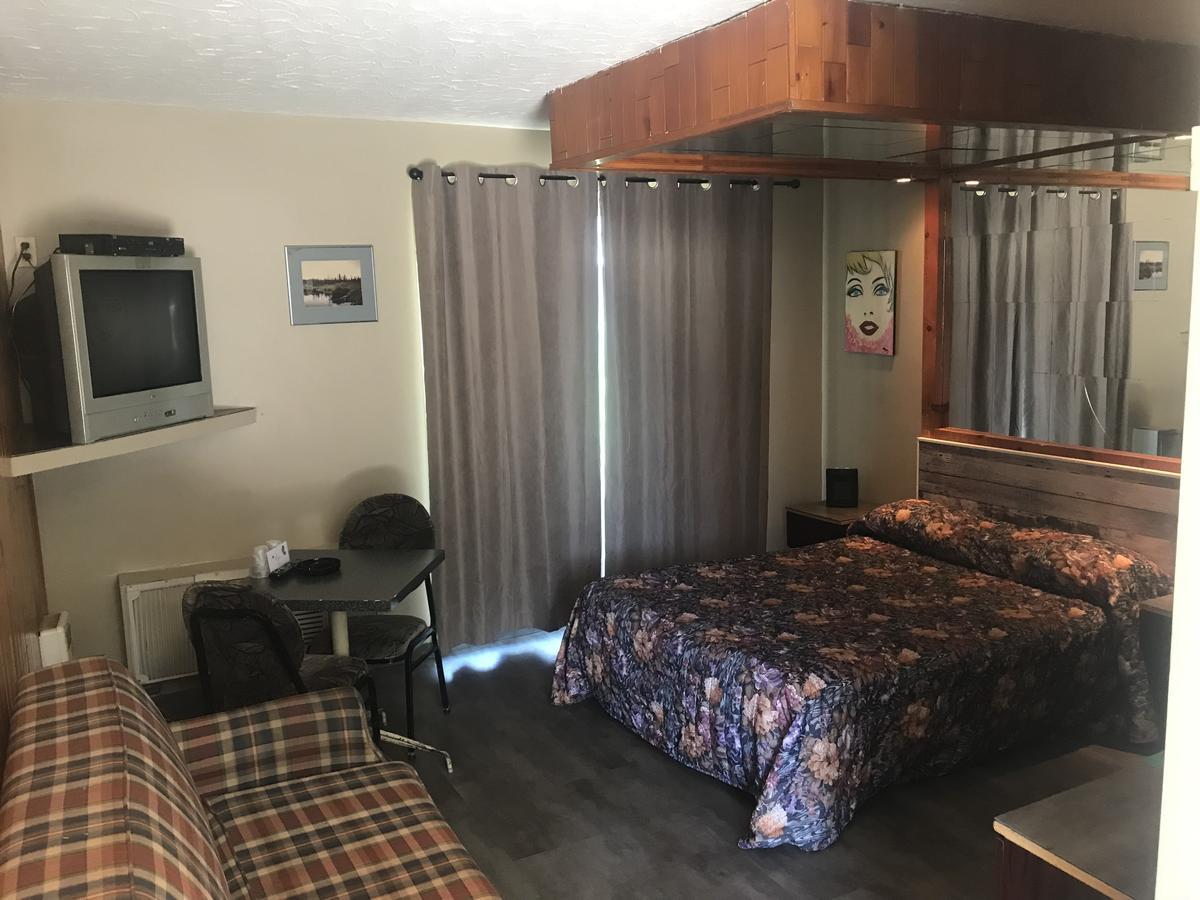 טרבון Motel La Siesta De Gascon מראה חיצוני תמונה
