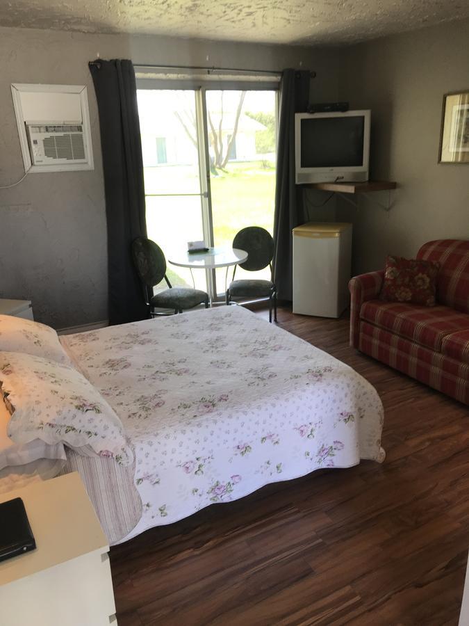 טרבון Motel La Siesta De Gascon מראה חיצוני תמונה