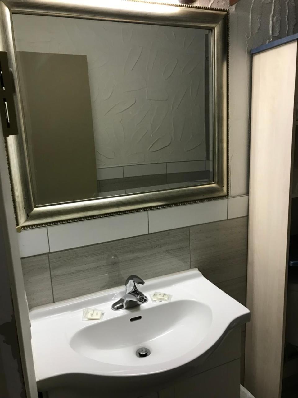 טרבון Motel La Siesta De Gascon מראה חיצוני תמונה